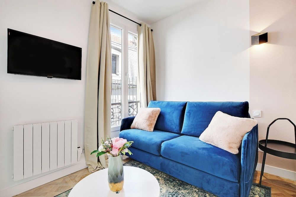 Super Studio - Place de la Bastille 1