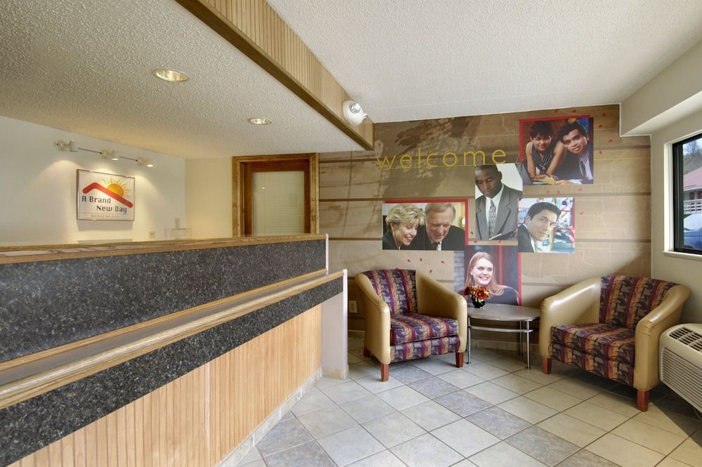 Red Roof Inn Parkersburg 2