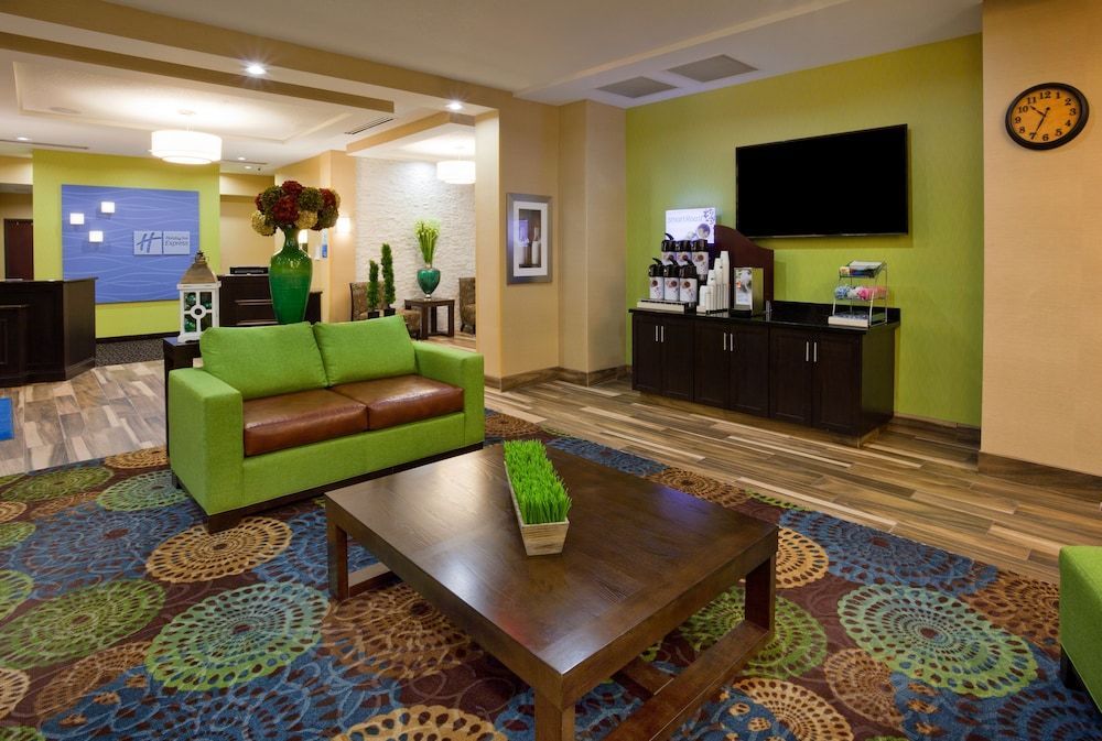 Holiday Inn Express & Suites DAVENPORT by IHG 2