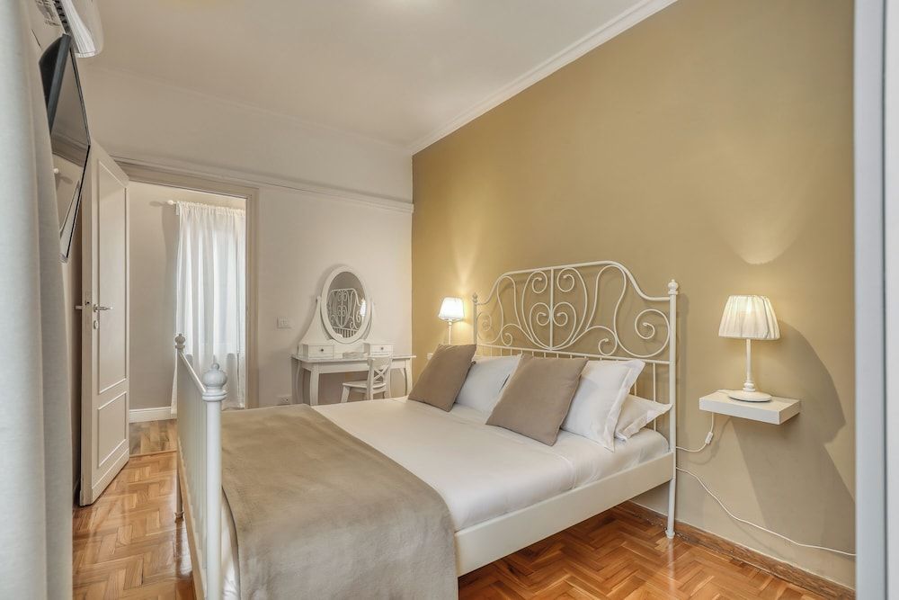 ATRHOME penthouse Frattina 2