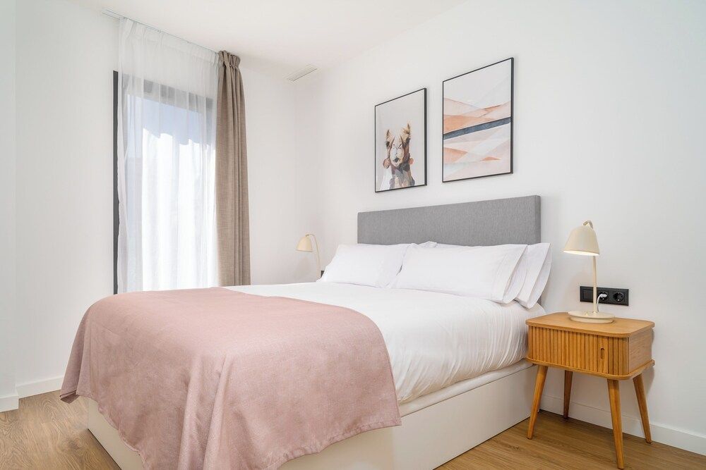Limehome Barcelona Plaça Pirineus 2