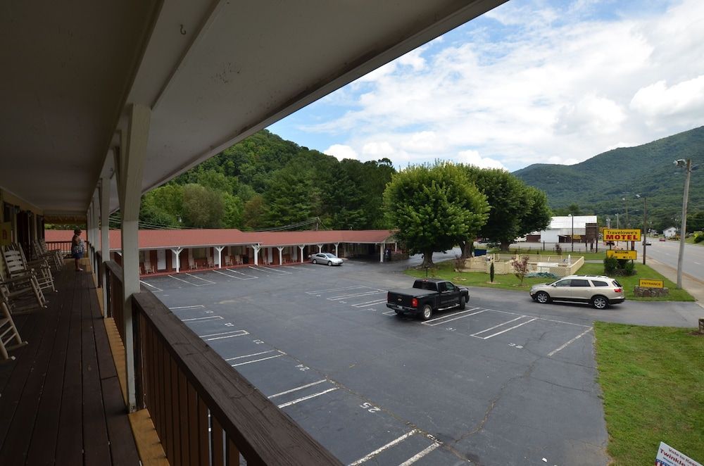 Travelowes Motel - Maggie Valley 1
