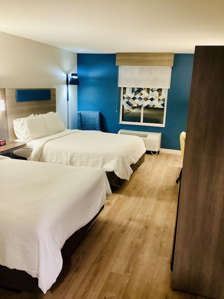 Holiday Inn Express & Suites COCOA BEACH by IHG 2
