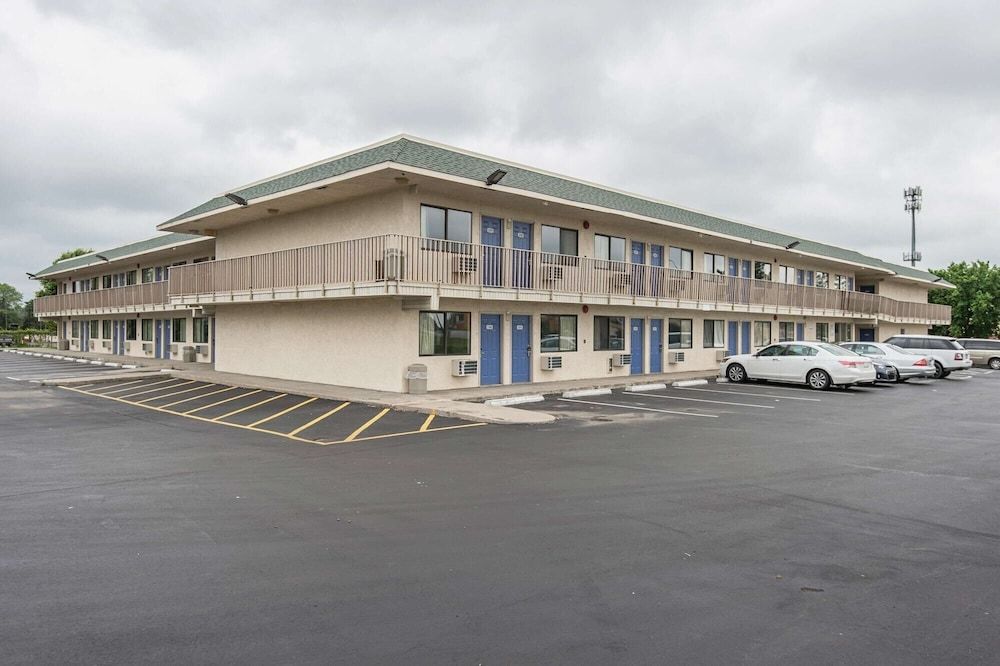 Motel 6 Kansas City, MO - Airport 1