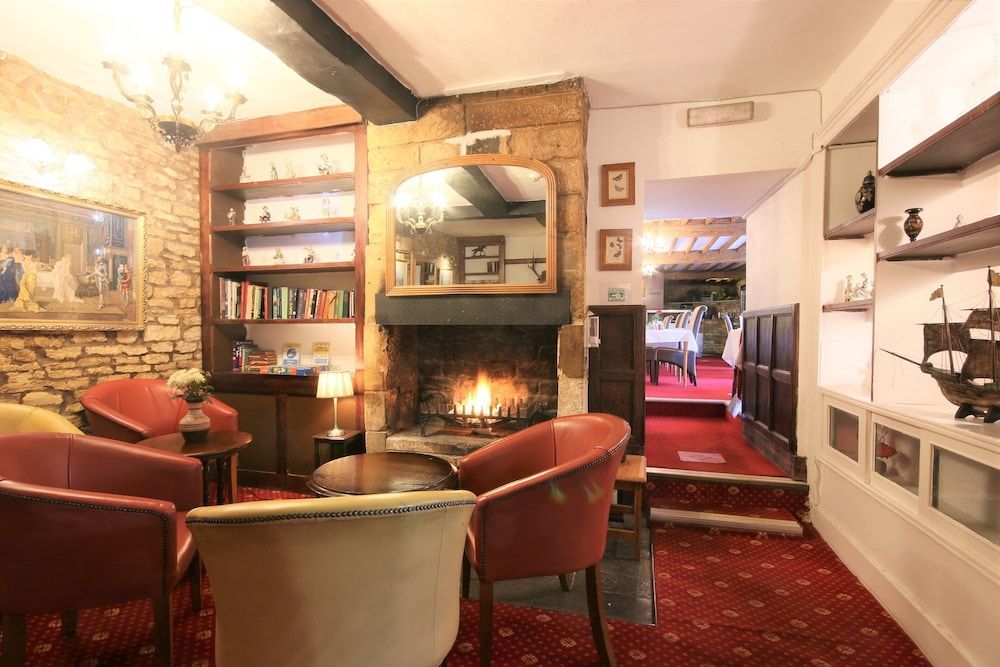 Crown Hotel Cotswold 1