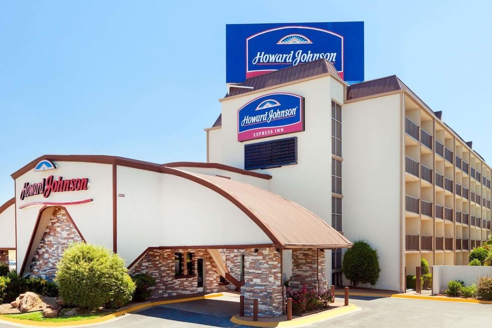 Howard Johnson by Wyndham Arlington Ballpark / Six Flags 1