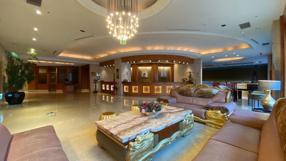 Monarch Plaza Hotel 2