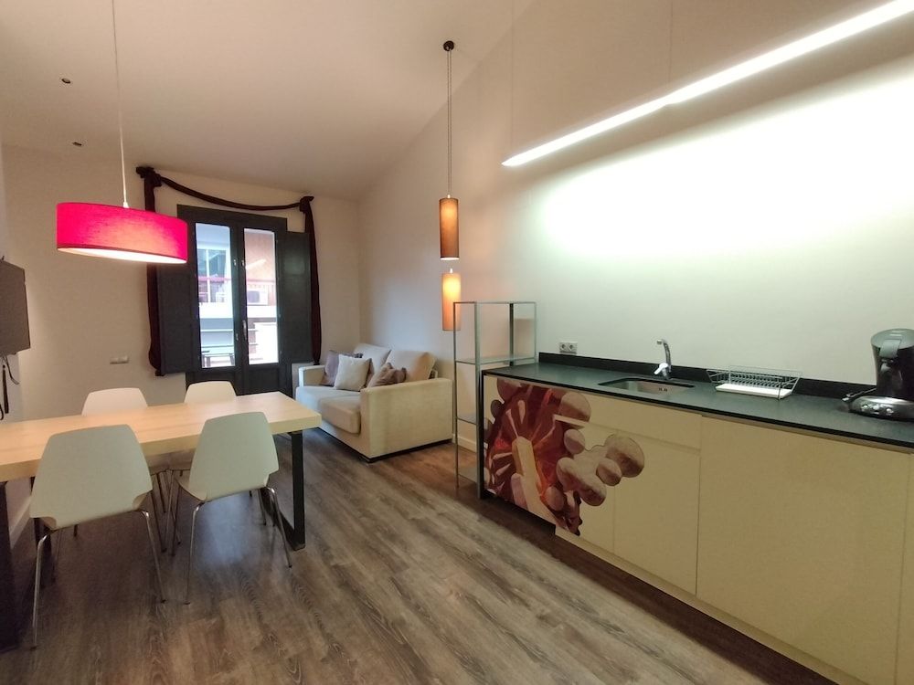 Montserrat Apartments by gaiarooms 1