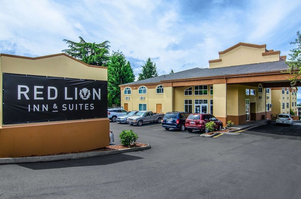 Red Lion Inn & Suites Des Moines 1