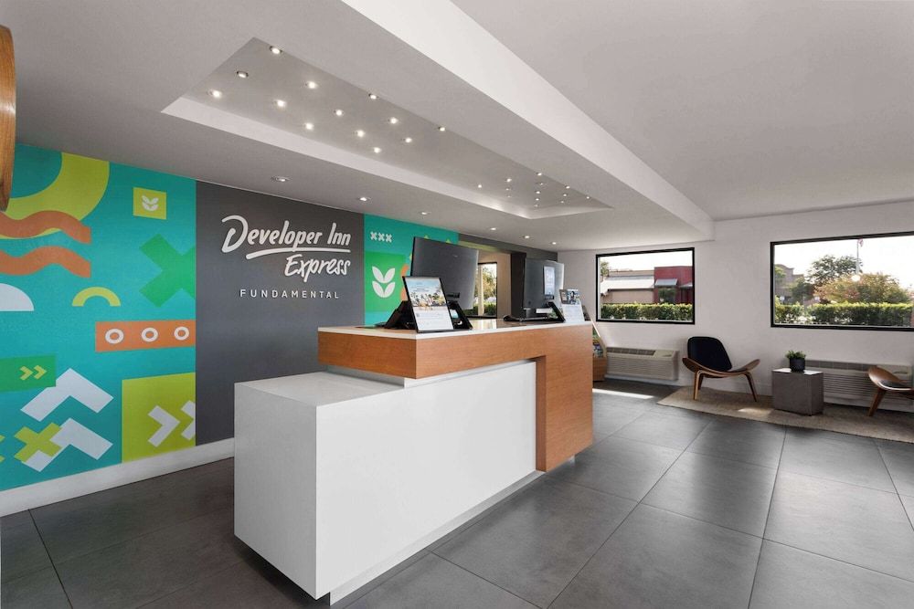 Travelodge by Wyndham Orlando Lake Buena Vista South 2