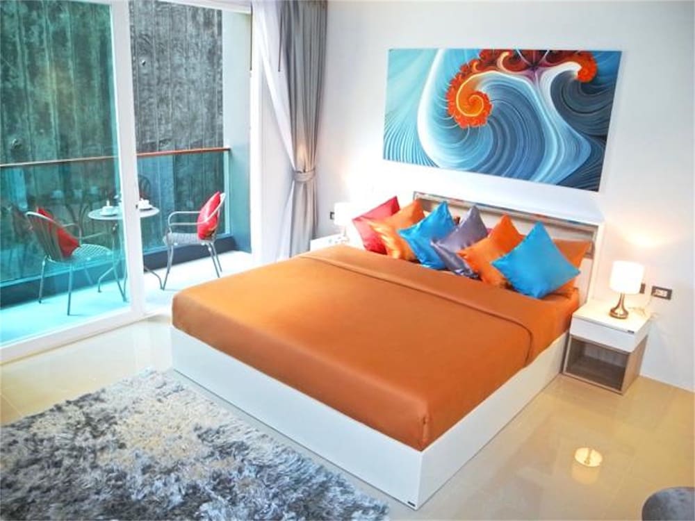 Emerald Patong New Studio with Balcony 2