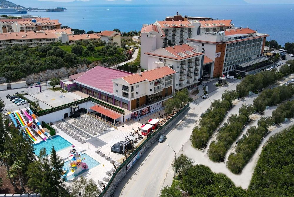 Ramada Hotel & Suites by Wyndham Kusadasi 1