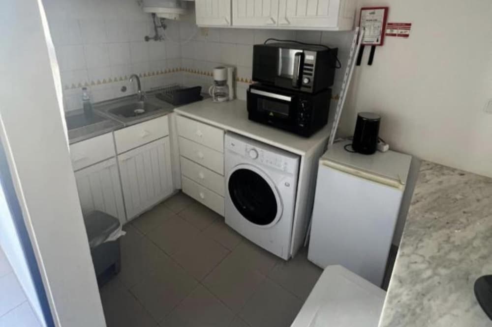 1-Bed - Sleeps 4 - Free Parking 2