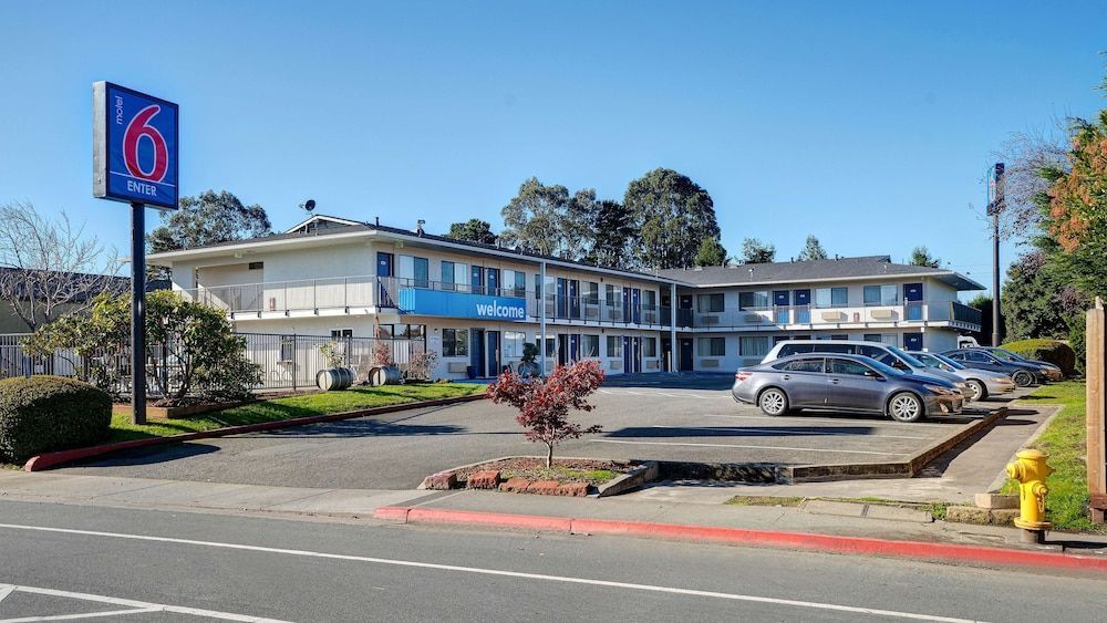 Motel 6 Arcata, CA - Cal Poly Humboldt 1