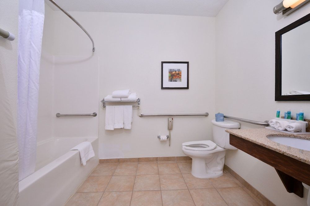 Holiday Inn Express & Suites LANCASTER-LITITZ by IHG 2