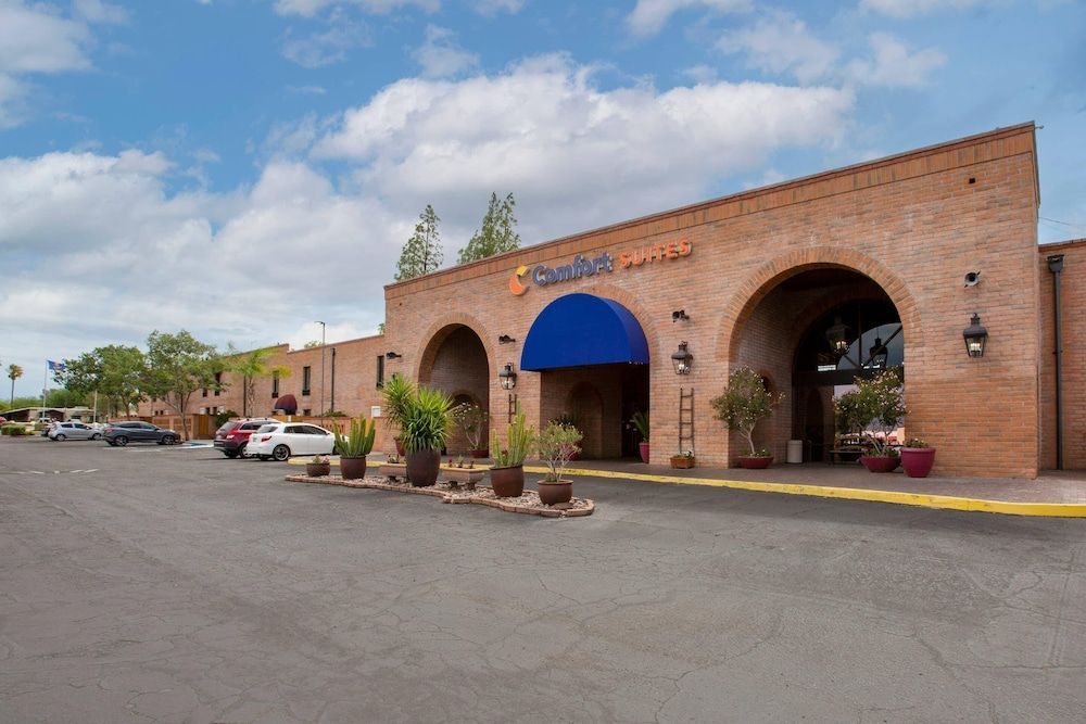 Comfort Suites Tucson near Sabino Canyon 1