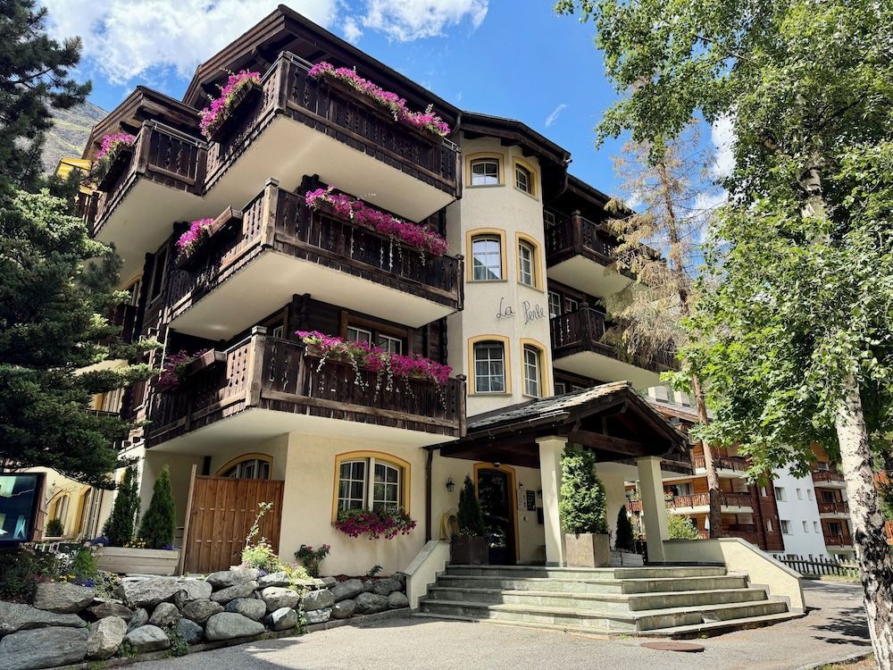 LaPerle Apartments & Spa Access at Alpen Resort 1