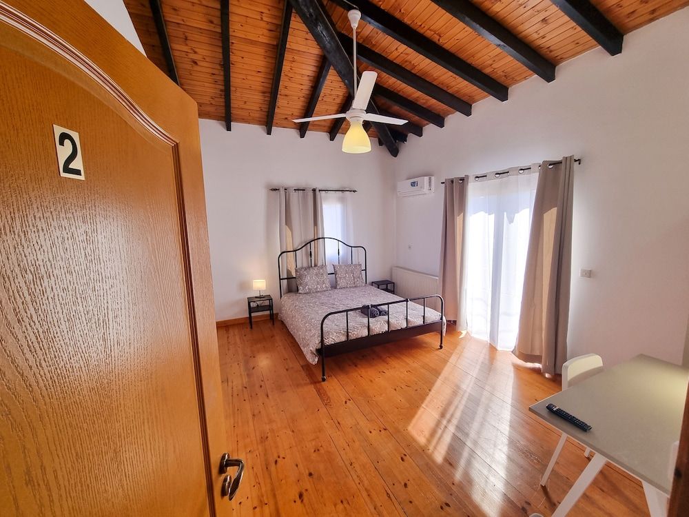 Mountains Retreat Rooms & Suites 1