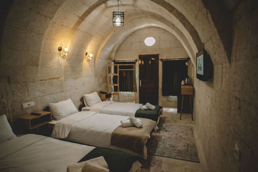 DAPHNE CAVE HOTEL 2