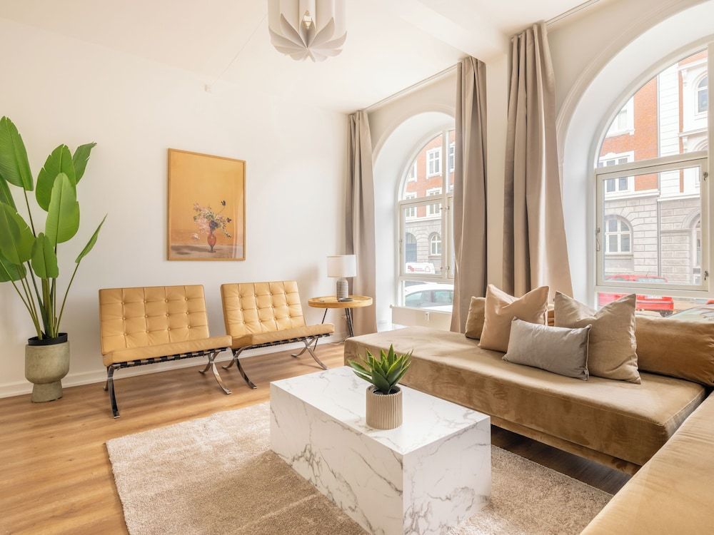 Noble - Fantastic 5-Bdr Apt in the Capital 1