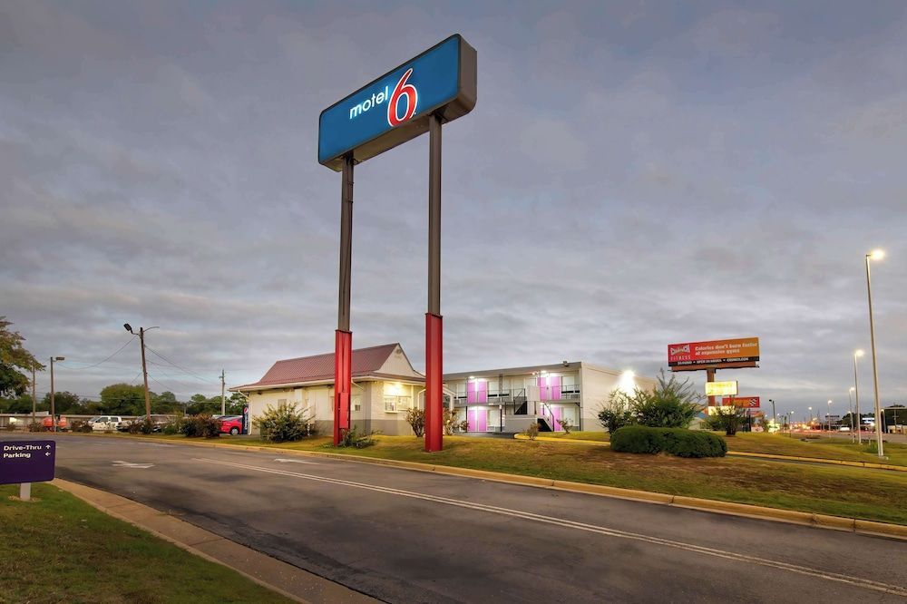 Motel 6 Tuscaloosa AL University 1