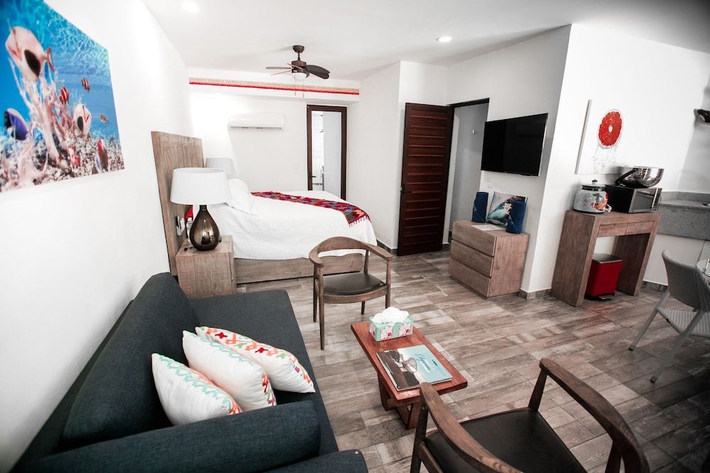 Hotel Paradise Suites 2