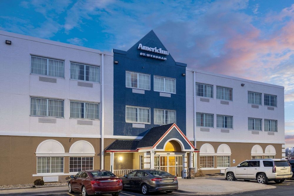 AmericInn by Wyndham Cedar Rapids North 1