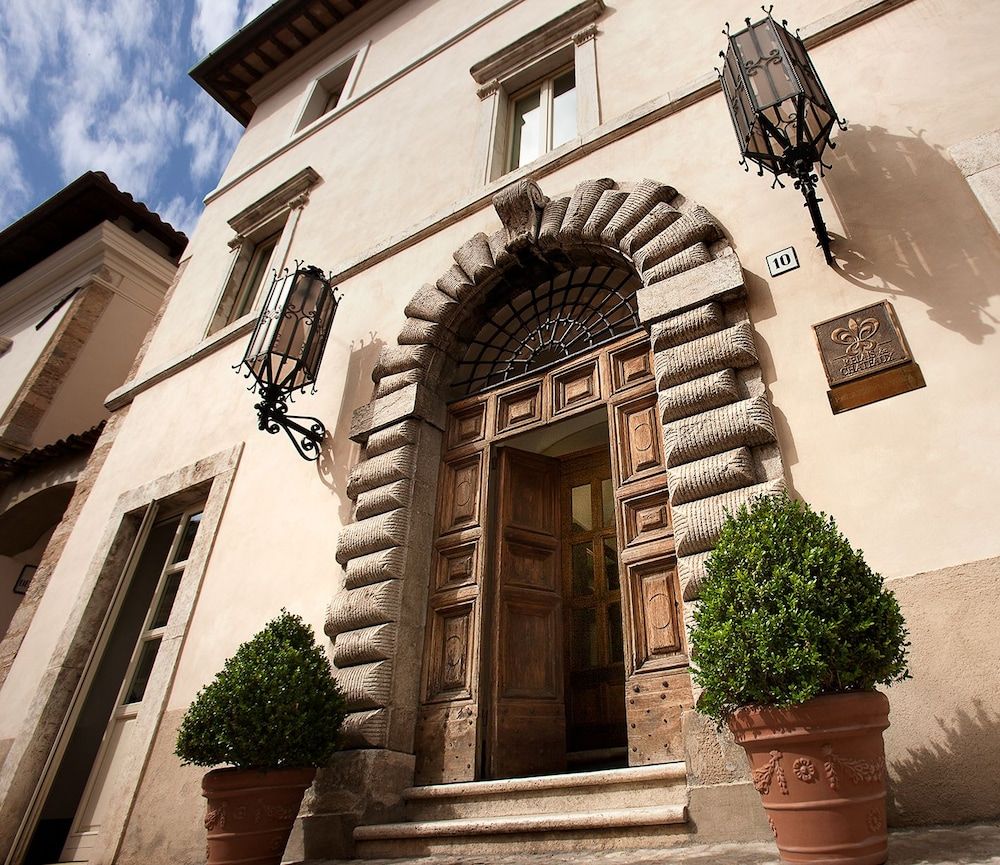 Relais & Chateaux Palazzo Seneca 1