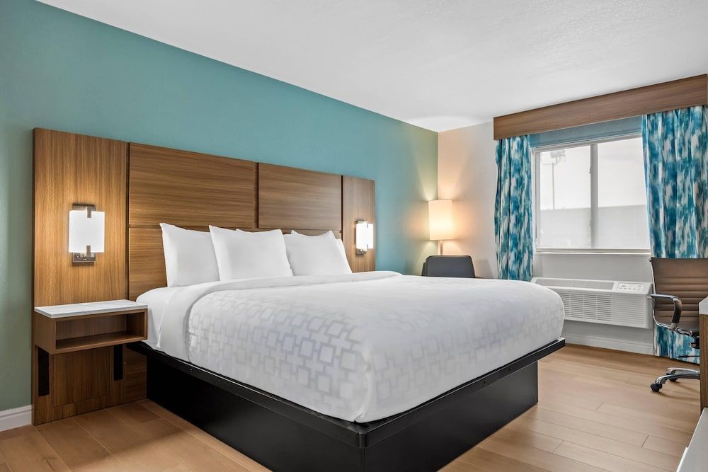 Clarion Pointe Springfield Southeast 1