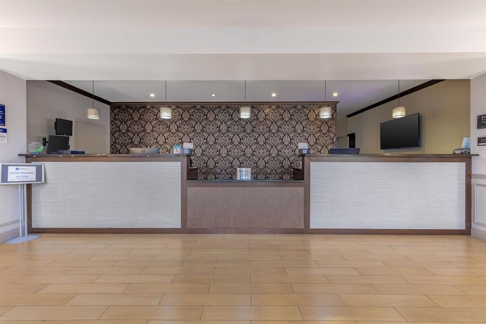 Best Western Plus Miami Airport North Hotel & Suites 2