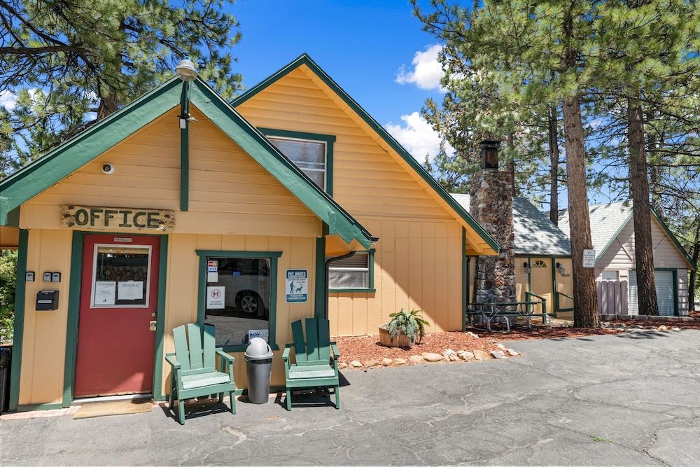 Big Bear Lakefront Lodge 1