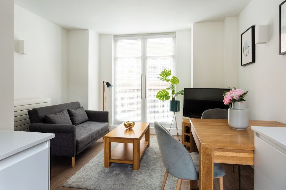 Victoria - Vincent Square by Viridian Apartments 1