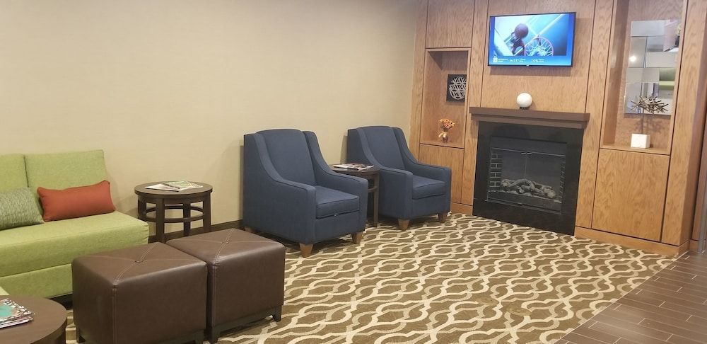 Comfort Inn & Suites North Dallas-Addison 2