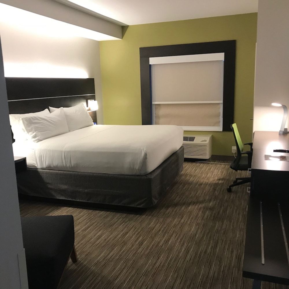 Holiday Inn Express & Suites CHARLOTTE- ARROWOOD by IHG 2