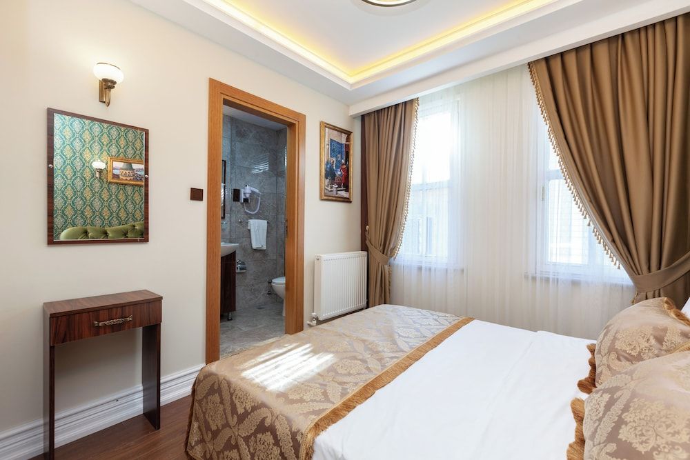 Rose Mansion by Otantik Suites 2
