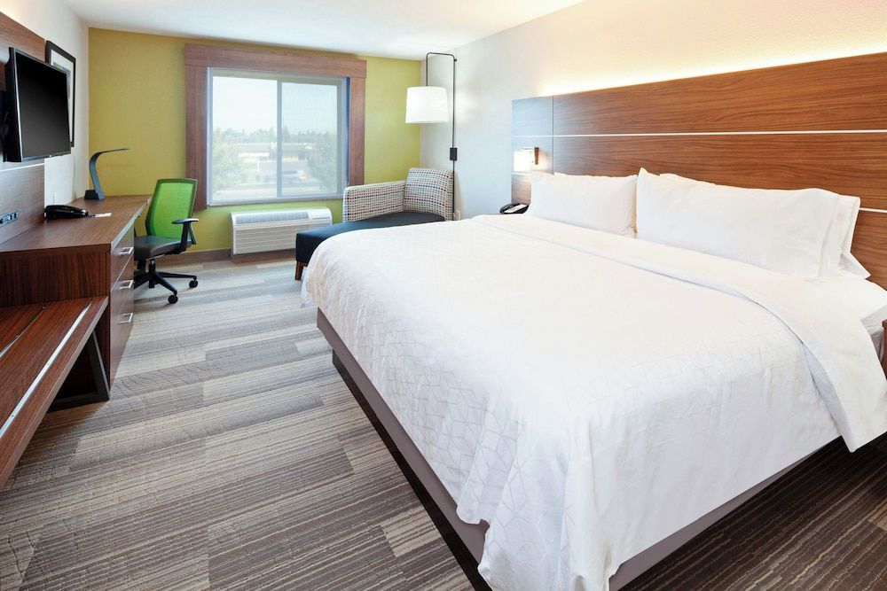 Holiday Inn Express & Suites CLOVIS-FRESNO AREA by IHG 1