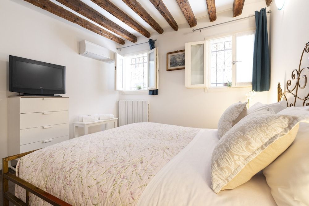 San Giacomo Pied-A-Terre House by Wonderful Italy 1