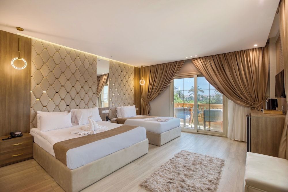 Golden Palm Hotel 1