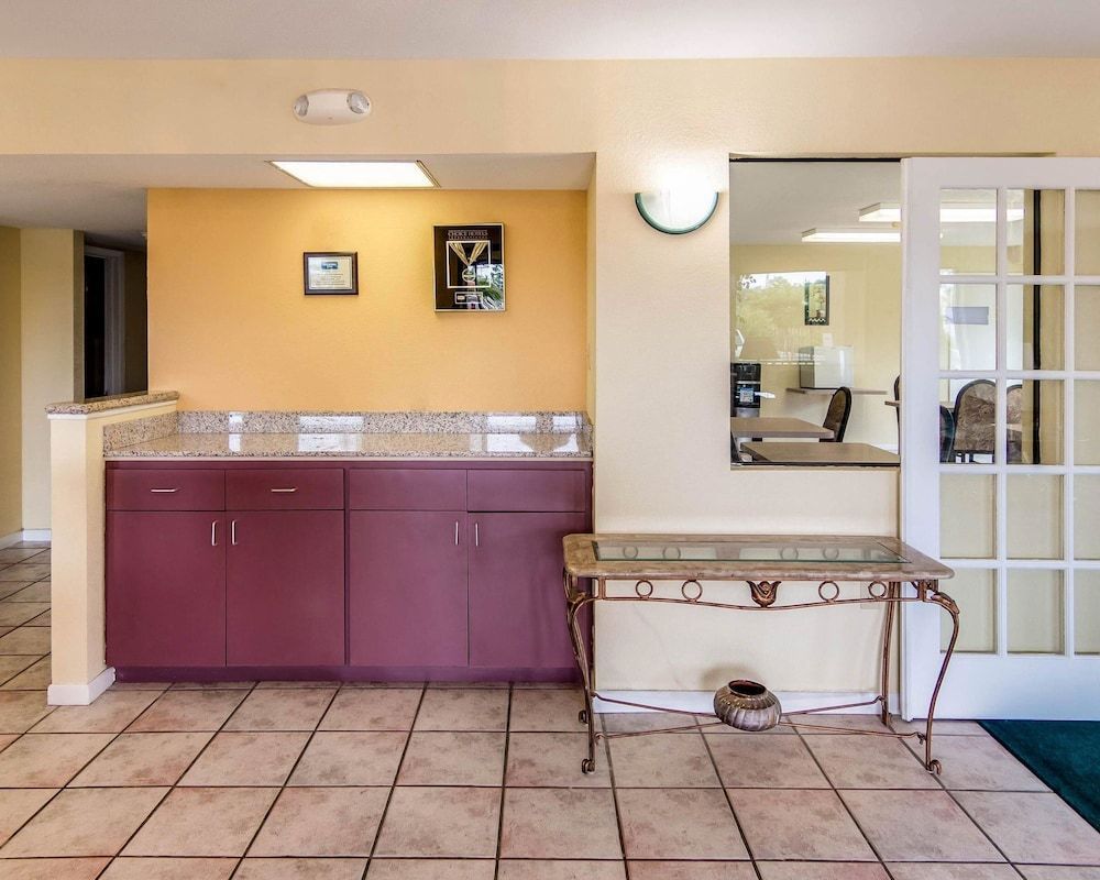 Rodeway Inn & Suites Hwy 290 NW 2