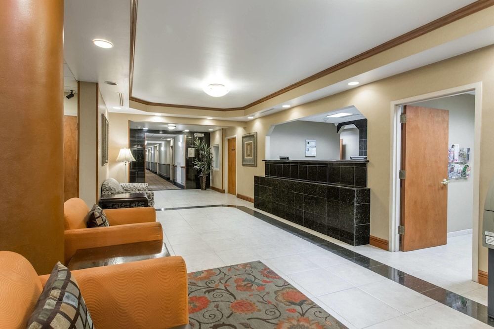 Days Inn & Suites by Wyndham Fort Pierce I-95 2