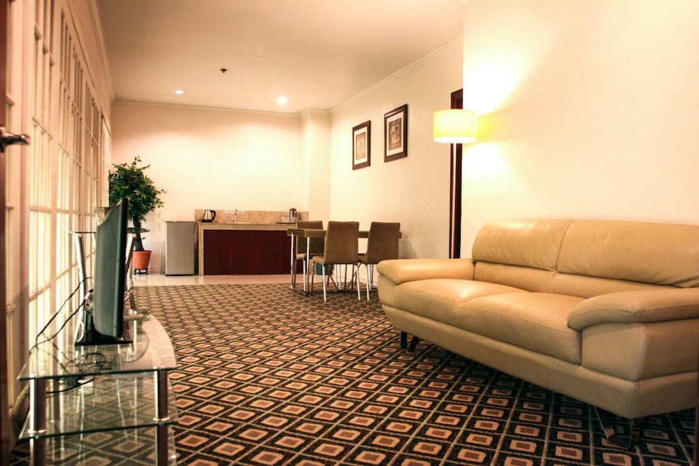 De Luxe Hotel 2