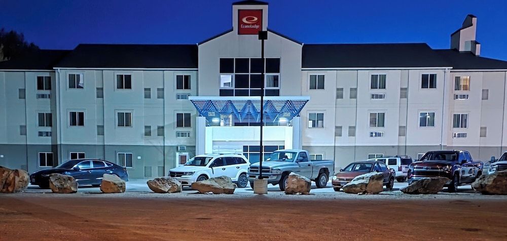 Econo Lodge Hot Springs South 1