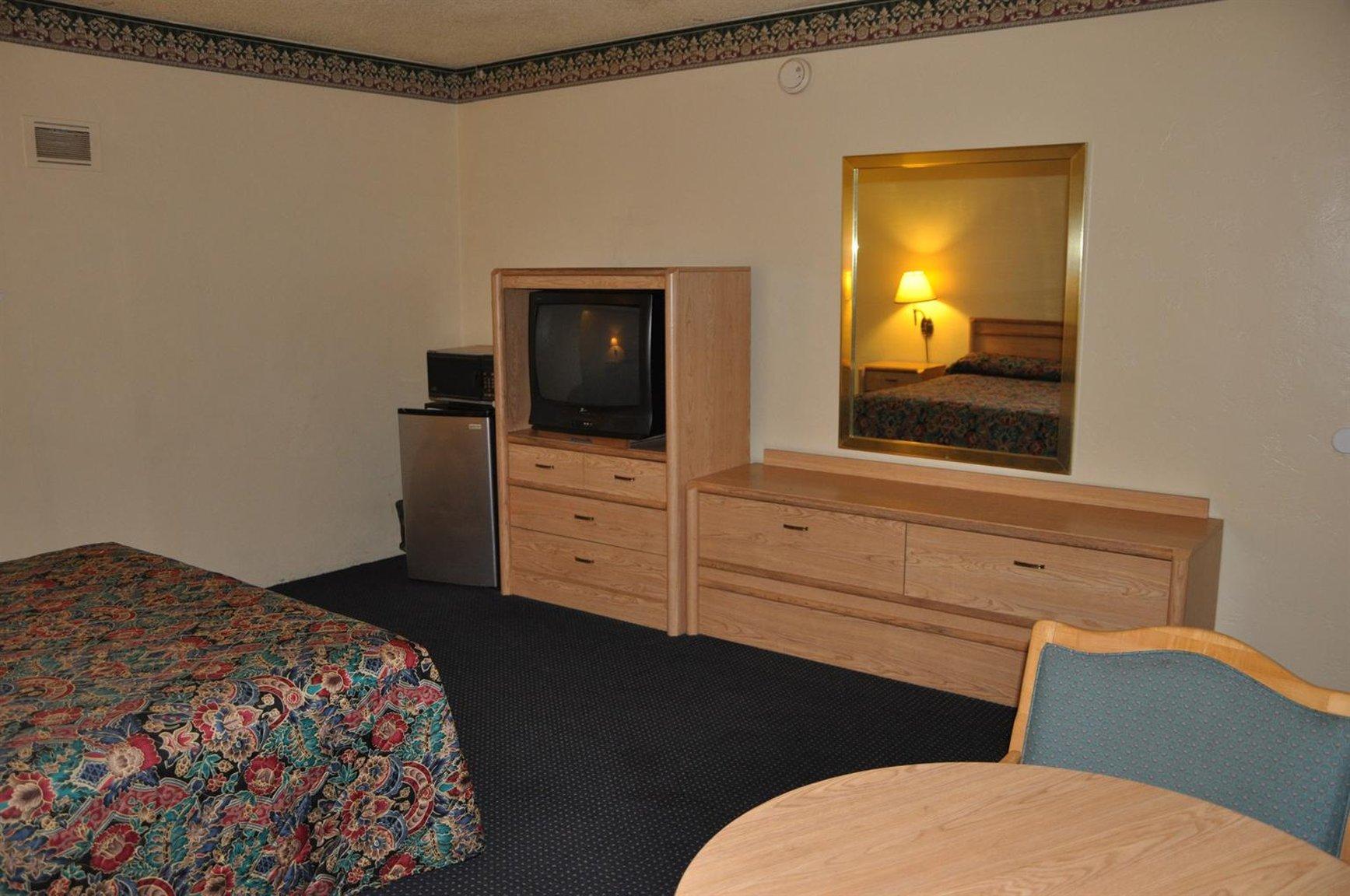 Travelers Inn Manteca 2