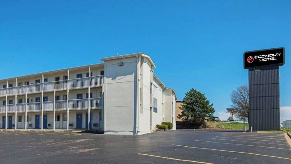 Economy Hotel Kansas City 1