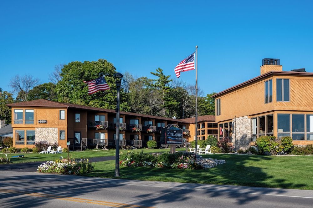 Pine Grove Resort 1