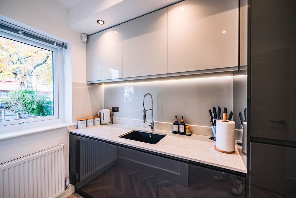 Luxurious 3 Bed Home, Free Parking 1