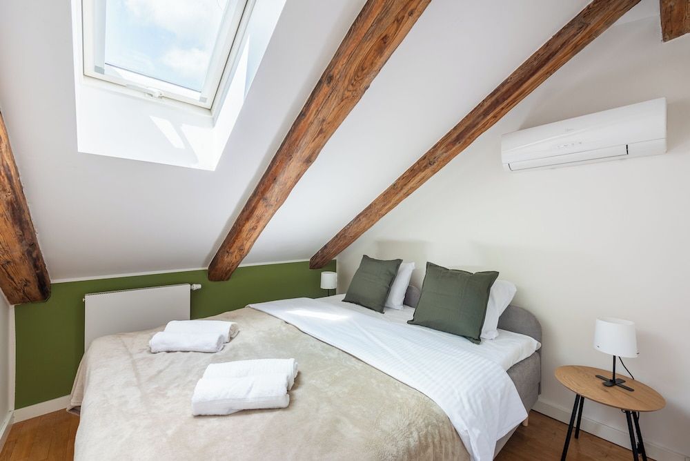 Modern 3 bedrooms apartment with AC 2