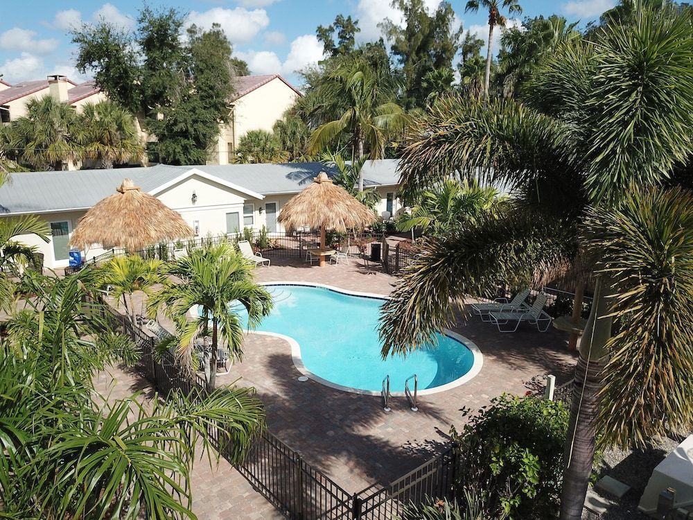 Twin Palms at Siesta 1