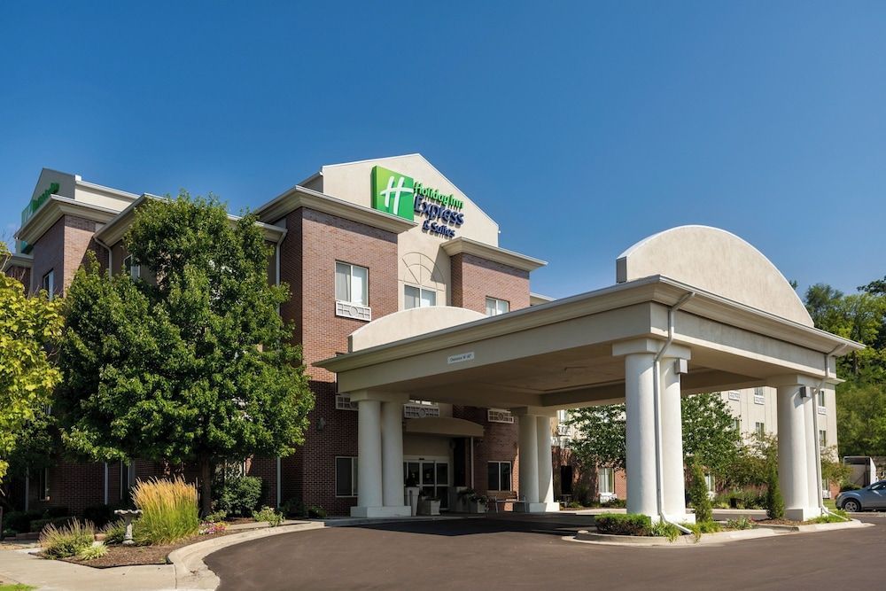 Holiday Inn Express & Suites INDEPENDENCE-KANSAS CITY by IHG 1
