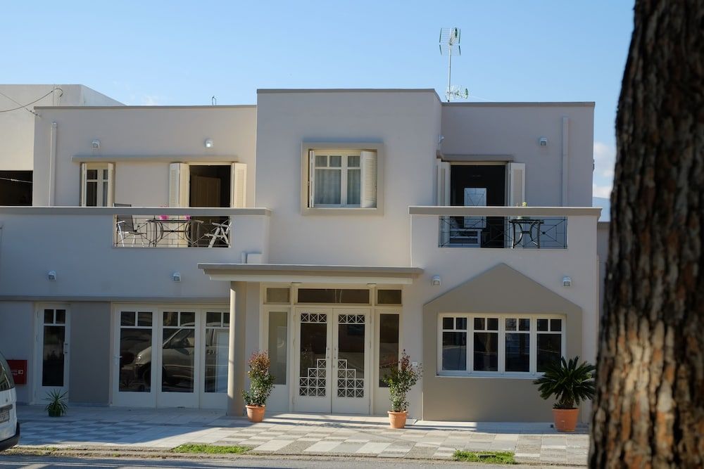 Dialinas Apartments 2